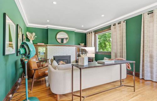 Lowry Parlour - Photo 52