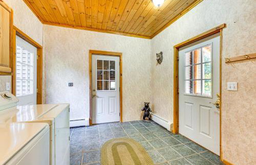 Private Deck and Fire Pit Adirondack Family Home - Foto 27