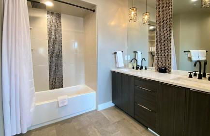 Timber & Tin F 2Bed 2Bath w Pool & Rooftop Deck - Foto 21