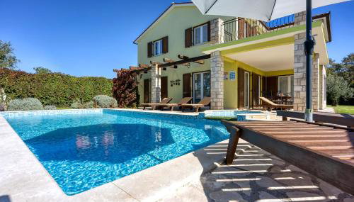 Villa LUMARE AQUA - Pool, Jacuzzi & Garden - Foto 5, sunbed