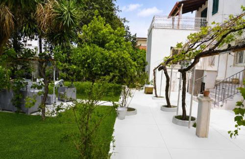 Dimora San Pancrazio - Villa with Garden & Parking - Happy Rentals - Foto 3