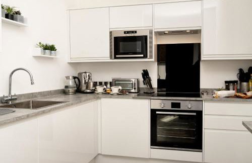 THE PALMS Lux living Condo B'mouth Town Centre & Beach - Photo 5