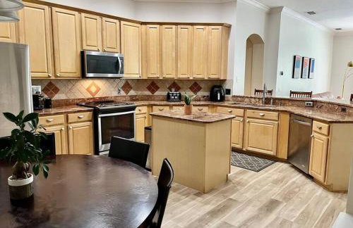 Spacious 5BR Private Home, Private Pool & Salt Water Spa, Minutes from Beaches - Foto 19