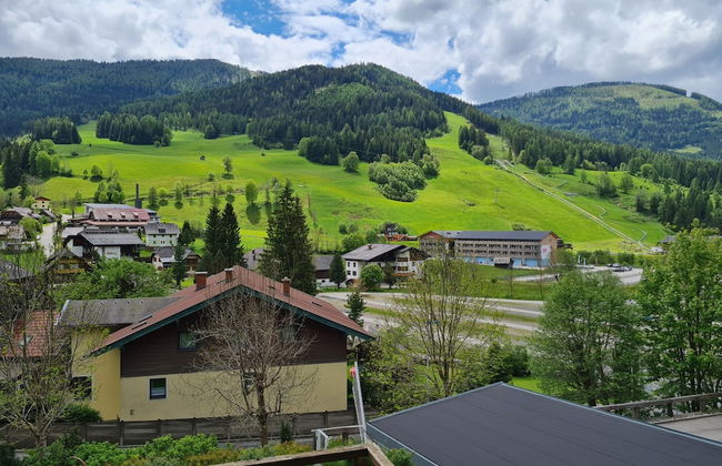 Comfortable Apartment With Mountain View - Photo 16