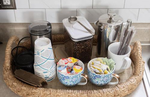 Capitol House - 3 Bed 1 Full and 1 Half Bath, Pet Friendly with Hot Tub walk to Lucas Oil Stadium - Foto 25