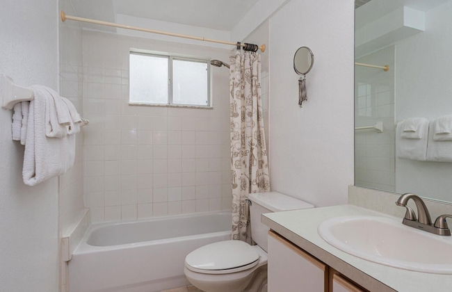 Villas at Island Club Community, Pools, Jacuzzi and More! - Photo 10