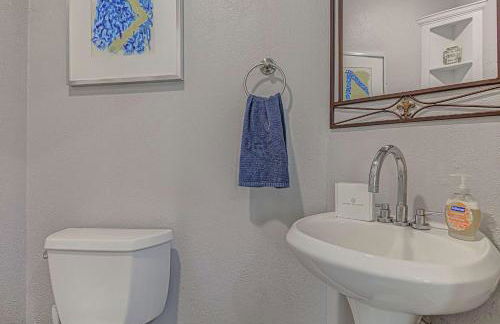 Waterfront 3BR Retreat - Pool & Hot Tub - Foto 23