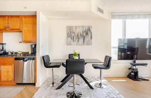 Downtown Silver Spring 2BR Skyline Balcony Suite Walkable to DC Metro LuxePad - Foto 14