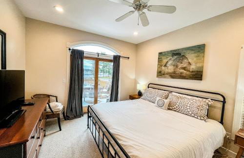 Lakefront Home Near Wisp with Great Location Dock Slip Hot Tub - Foto 10