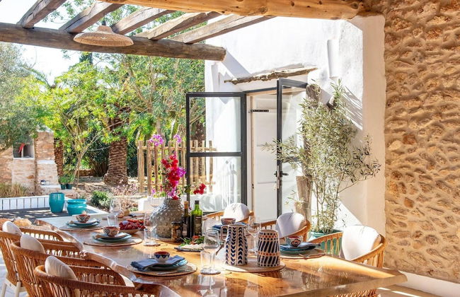 Traditional Villa With Garden - Photo 27