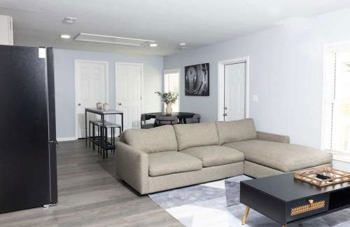 5 Min to Elon - In Unit Washer and Dryer - Fast Wi-Fi - Foto 7