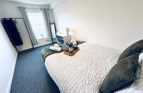 The Georgian Townhouse - 4 Bedrooms - Sleeps 9 - Photo 16