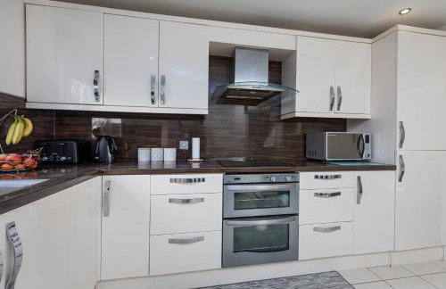 Spacious Luxurious Serviced Accommodation 6 - Photo 29
