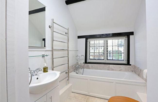 Henry VIII Cottage - Photo 12