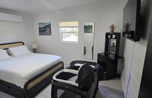 Close to the Action, Peaceful When You Return - Foto 53