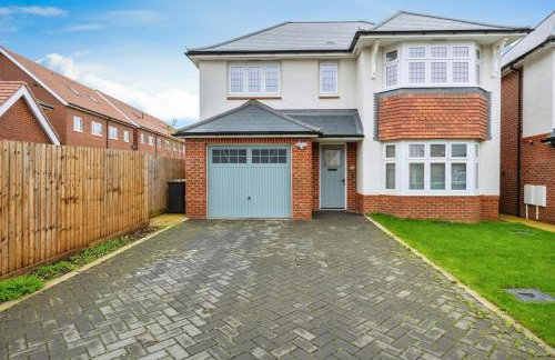 Spacious Luton Home Sleeps 8 - Foto 18