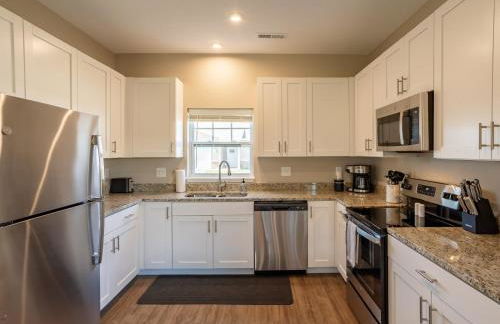 Modern 2BR 2BA New Build Condo with Garage & Patio - Foto 12