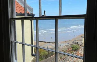 Stunning Cromer beach house with sea views - Photo 4