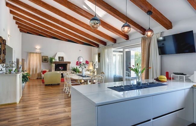 Villa with Swimming Pool, Volleyball Court & Hot Tub, near Rovinj - Foto 6