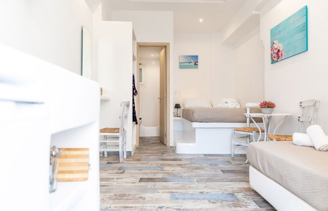 Depis Luxury Suites - Photo 10