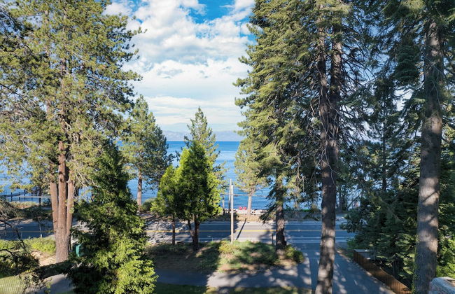 West Shore Lake House by Avantstay Ski Cabin w/ Backyard Sledding Hill! - Photo 50