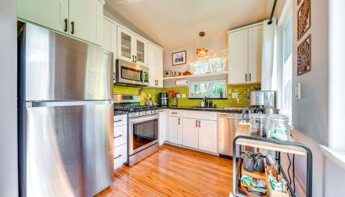 Rainforest Retreat with Hot Tub Mins to Natl Park! - Foto 3