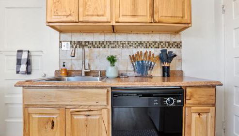 Midtown Flight Deck: 2BR Gem - Foto 4, dishwasher