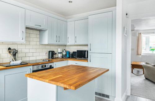 3BR Home with Garden & Free Parking - Foto 13