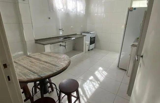 Apto na Enseada a 50 metros da praia - Foto 8