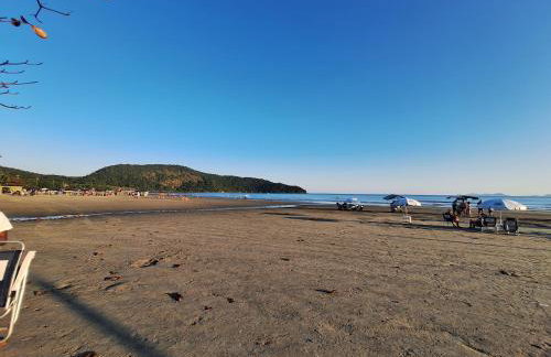 Apto em Bertioga com Piscina a 1 min da Praia no Indaiá - Foto 40