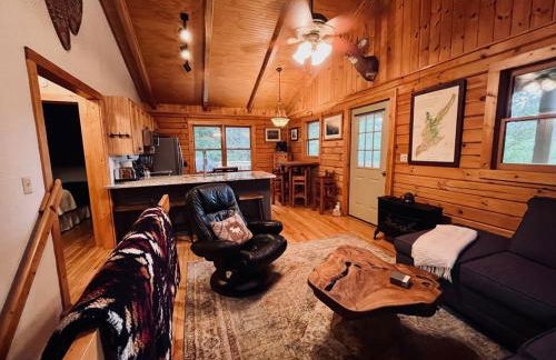 Secluded & Private Retreat- Hot Tub, Fire Pit, Near New River State Park - Foto 9