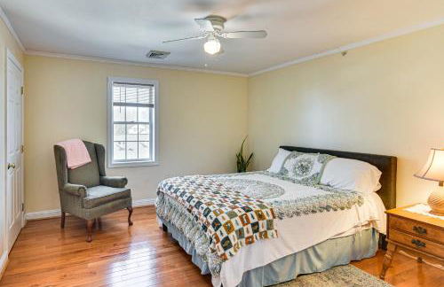 Walk to Waterfront Cozy Fall River Condo - Foto 12