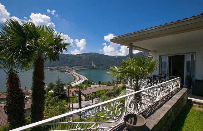 Villa in Bissone with swimming pool and garden - Photo 1