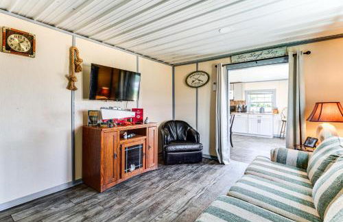 Dock Access Waterfront Cottage in Avenue! - Foto 4