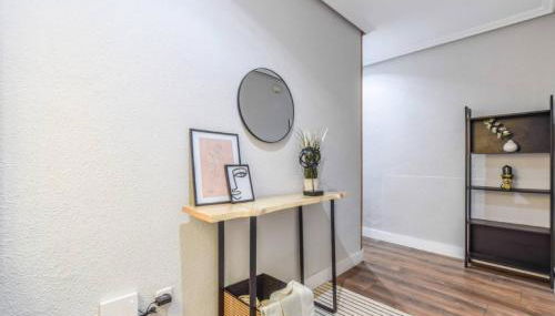 AH- Diseño y alma madrileña cerca a Plaza Mayor - Photo 5, wardrobe