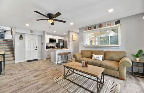 Stay Awhile Condo Minutes to Beach with Pool - Foto 6