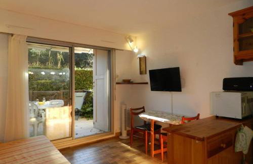 Studio coin nuit avec terrasse et parking privatif à Bormes-les-Mimosas - FR-1-251-900 - Foto 2