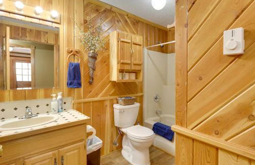 Hill City Log Cabin Along Newton Creek! - Foto 13