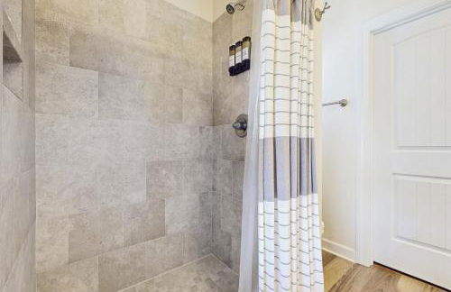 Charming 3BR home with Elevator, Wifi, Full Kitchen, and 1 block from the Beach - Foto 17