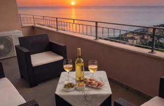 SkyView Apartment at Middletown - Sea View & Private Parking - Foto 1