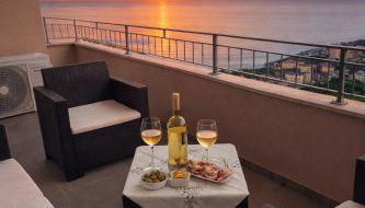 SkyView Apartment at Middletown - Sea View & Private Parking - Foto 1