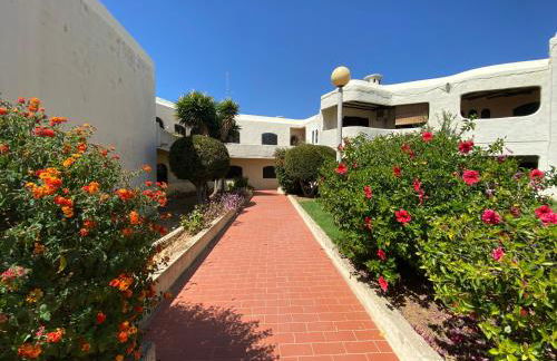 Peaceful & Spacious Apt with Parking & Queen Bed - Foto 18