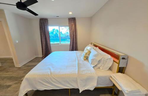 Lakefront Retreat • Private Yard + Fireplace - Foto 5