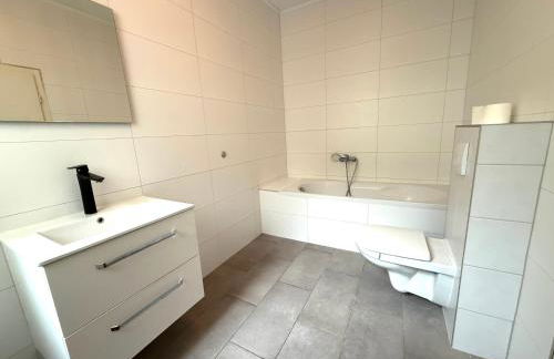 Große möblierte Wohnung im Zentrum von Lage - Foto 4