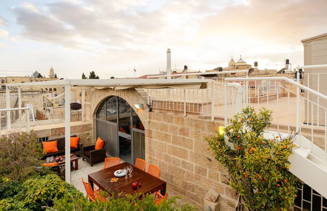 Luxury Duplex with Rooftop by FeelHome - Photo 18