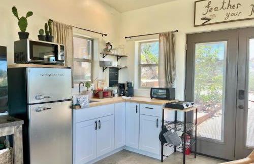 Eagles Nest Casita Luxury king memory foam bed feather pillows & duvet Amazing views, private balcony, Great location & Dog friendly - Foto 32