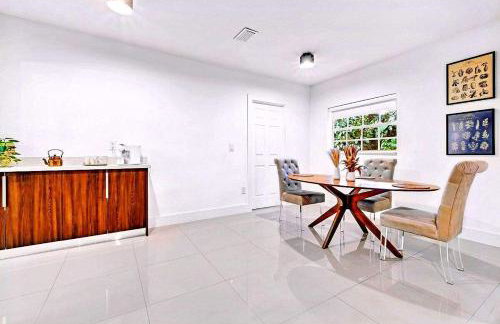 Bright 4BR North Miami Villa Close to Beaches and Huge Backyard - Foto 21