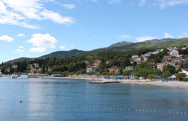 Luxury Apartment in Opatija for 8 People With Pool and Silk Bedding - Photo 23