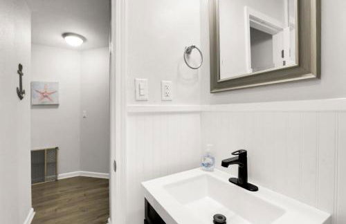 Ocean - 5 Beds Retreat with Pickleball, Arcade, Grill & Beach Access! - Foto 17