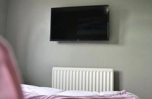 Heathrow Modern House with Parking & Fast WiFi - Foto 28